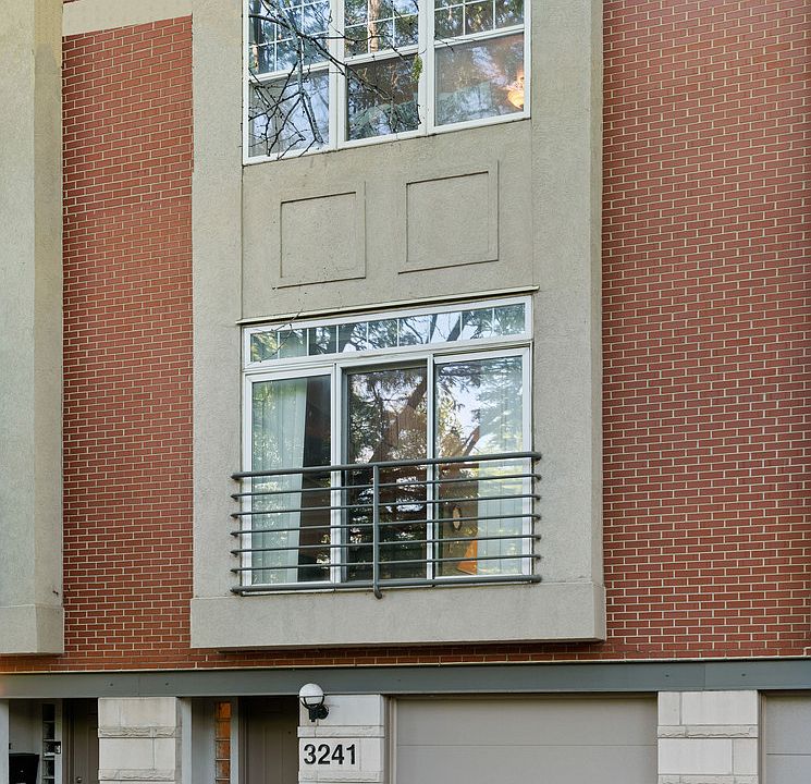 1st image of 3241 N Ravenswood Ave