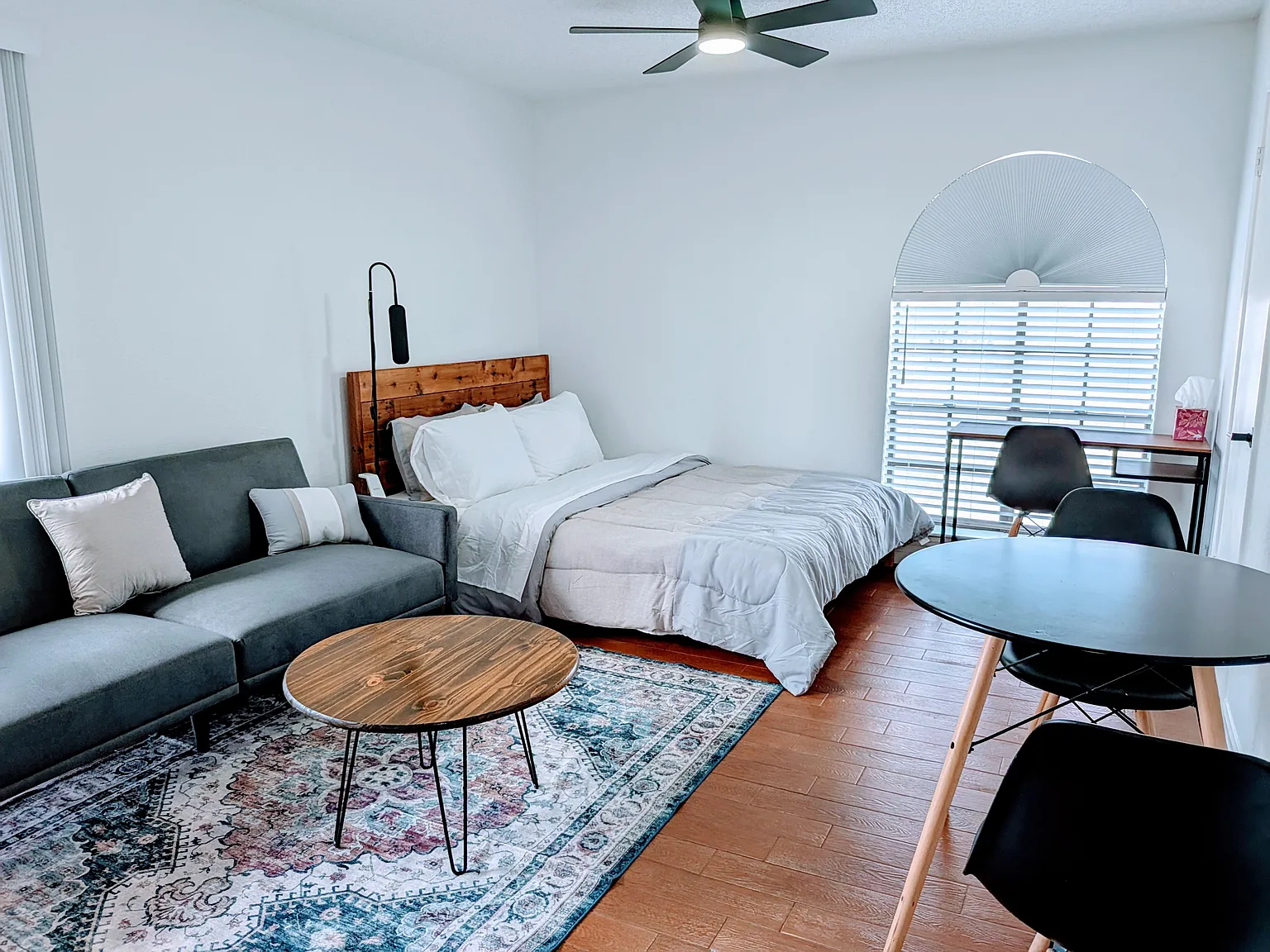 Studio, 1.0 bath, 399 sqft, $995 — Photo 2