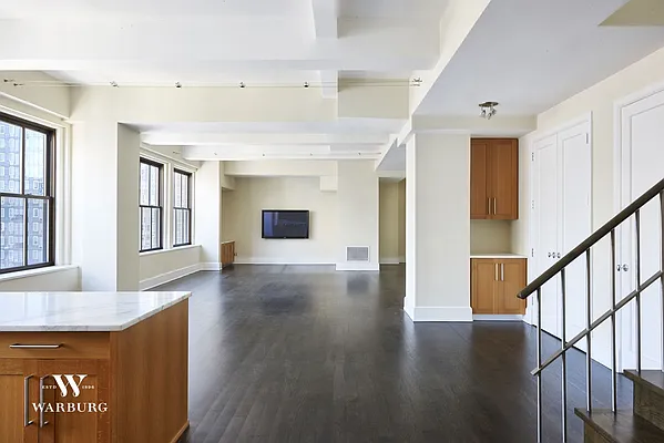 Rented by Warburg | media 30