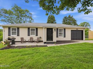 1847 Nandina Dr, Maryville, TN 37801