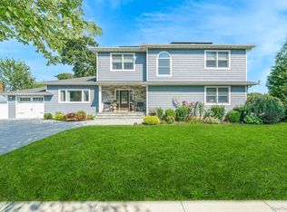 1989 Corral Path, Seaford, NY 11783
