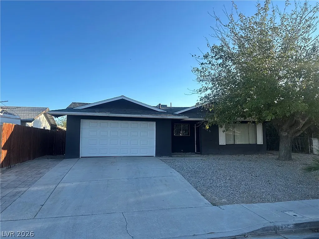4 bed, 2.0 bath, 1192 sqft, $1,950 — Photo 1