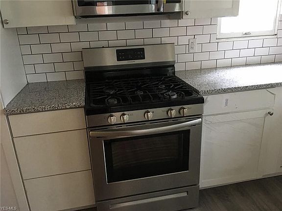 4th image of 2059 Miramar Blvd