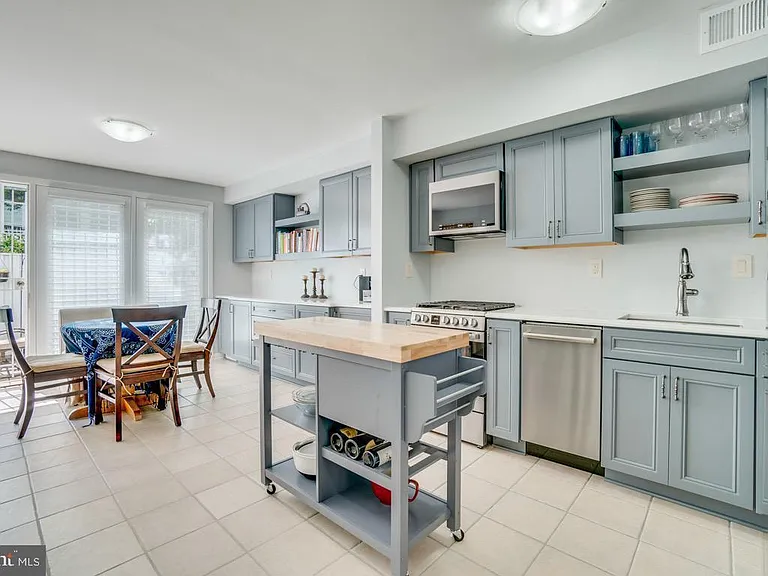 134 G St SW — Photo 6