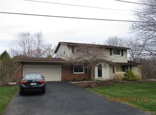 109 Oak Hollow Rd, Syracuse, NY 13214