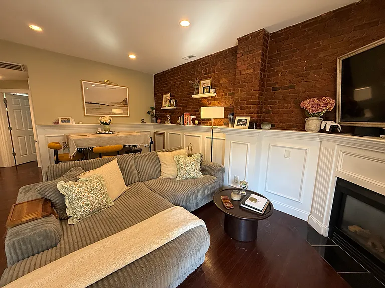 289 W 2nd St #2 — Photo 15