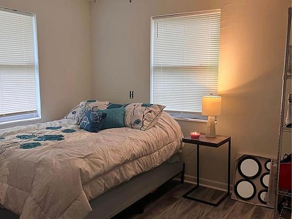 4th image of 4908 Hampshire Dr