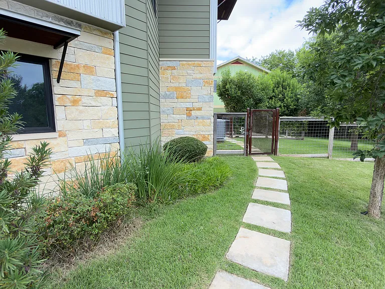 2117 Pershing Dr — Photo 42