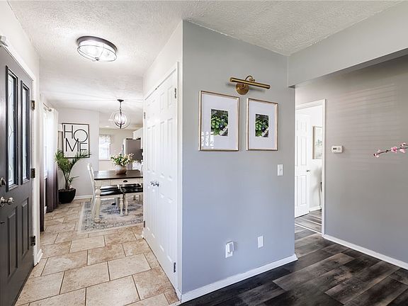 5th image of 19 Earl Dr