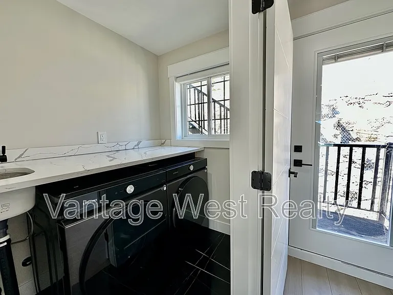 3608 Silver Way — Photo 33