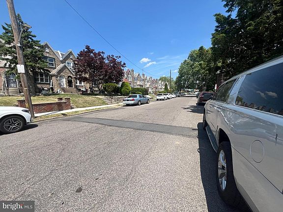 5th image of 2322 77th Ave