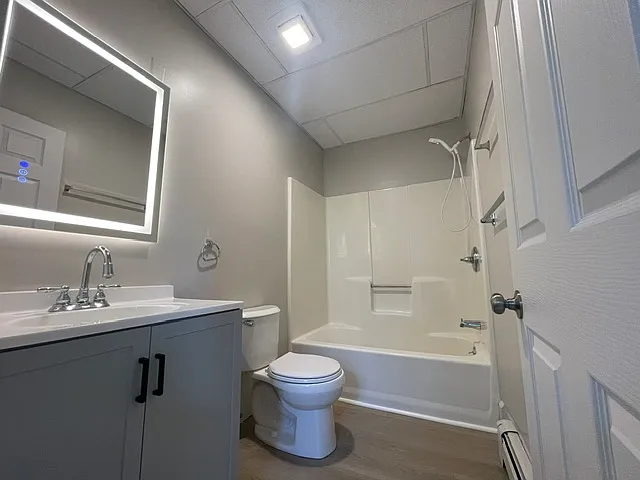41 Varney St #1R — Photo 4