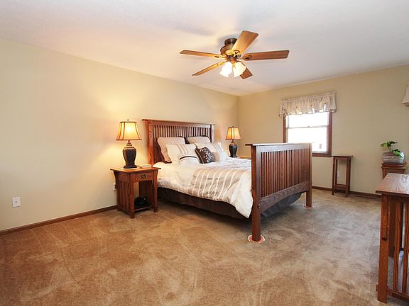 4th image of 11683 Canterbury Ave