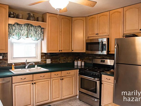 3rd image of 2028 Stanford Dr SE