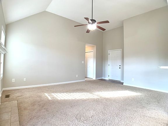 4th image of 842 Shelton Cir