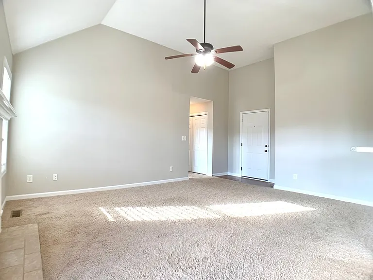 842 Shelton Cir — Photo 4