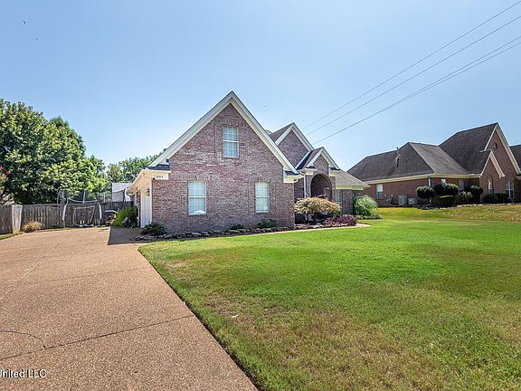 3rd image of 994 Deer Creek Dr