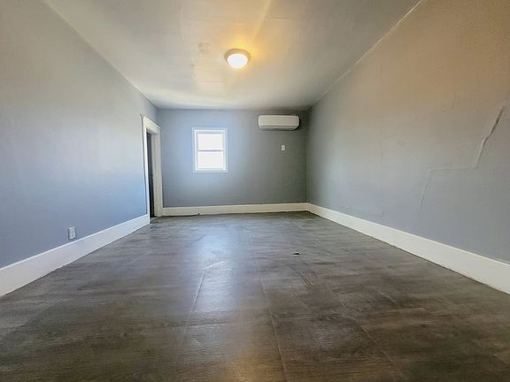 2nd image of 310 W 7th St #2