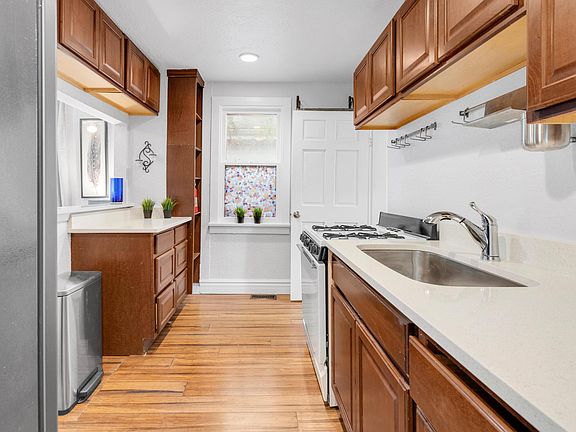 4th image of 1388 W Nevada Pl