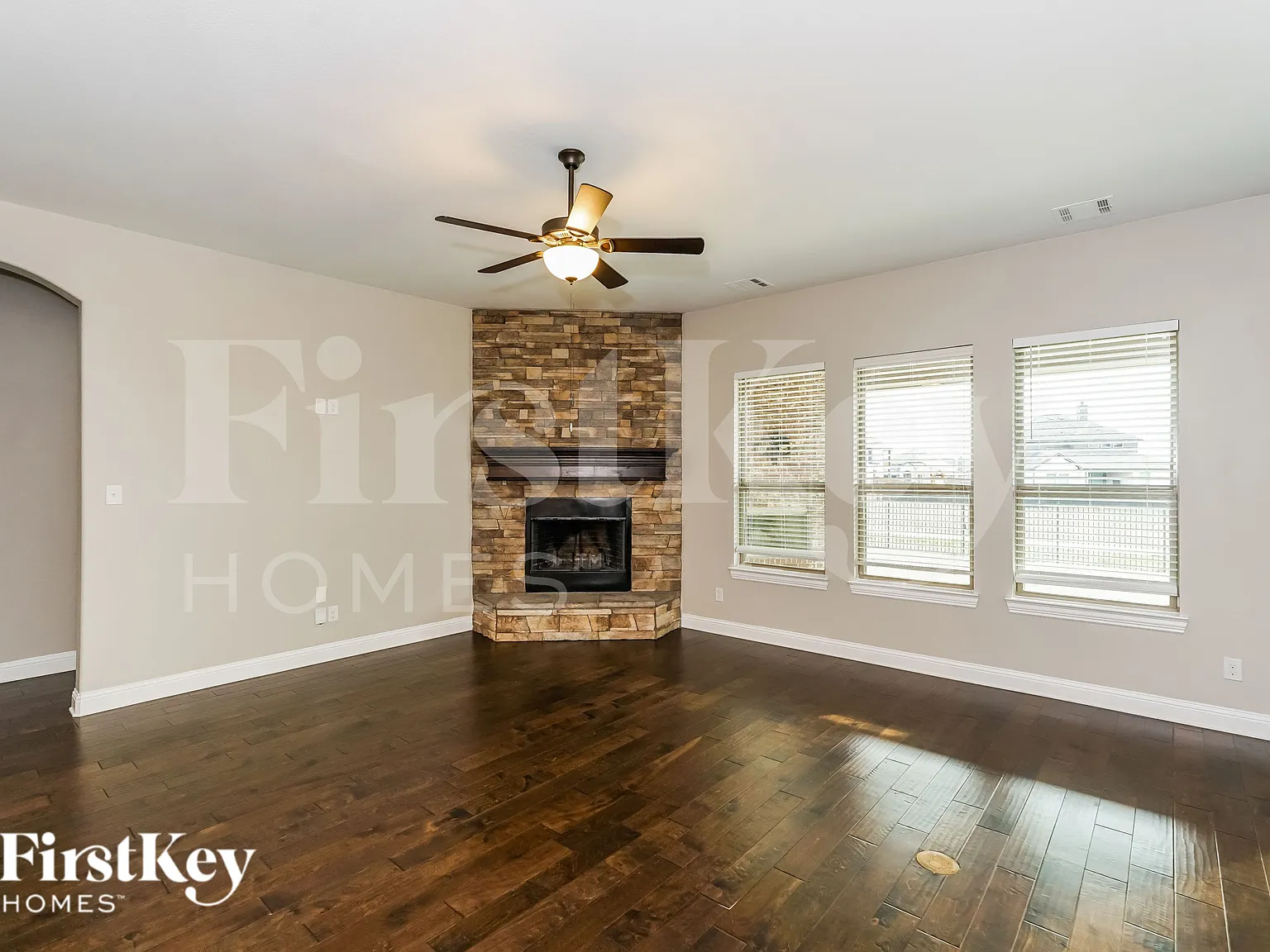 4 bed, 2.5 bath, 2566 sqft, $3,560 — Photo 3