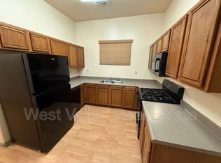 522 Center St APT B, Taft, CA 93268