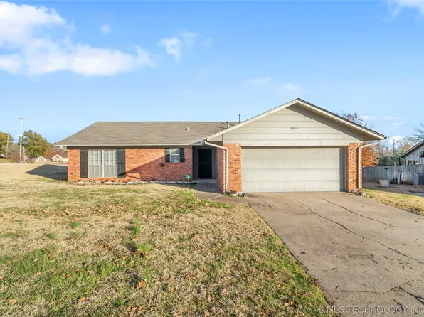 2305 W Newton Pl, Tulsa, OK 74127