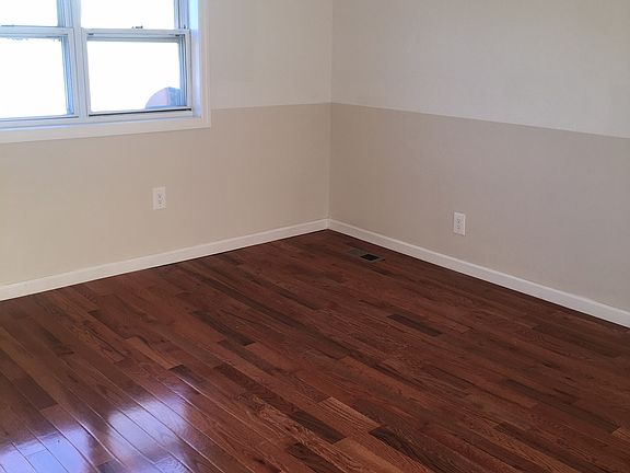 3rd image of 1472 E 45th St