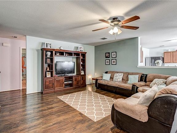 4th image of 12829 Pricklybranch Dr
