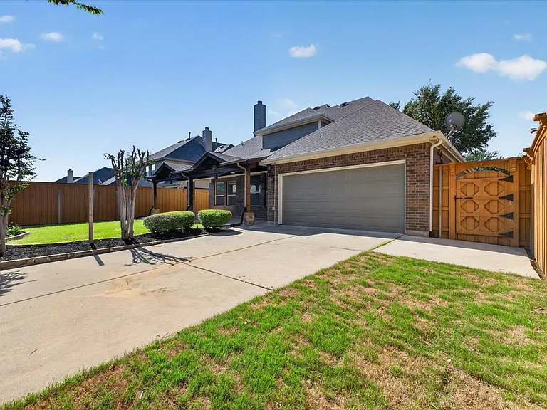 14668 Blakehill Dr — Photo 48