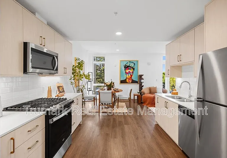 218 N El Molino Ave #204 — Photo 4