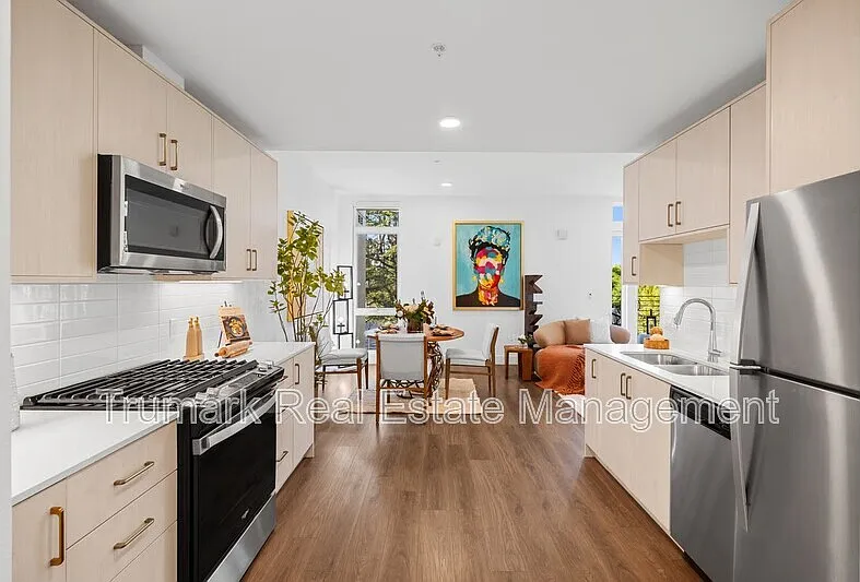 218 N El Molino Ave #303