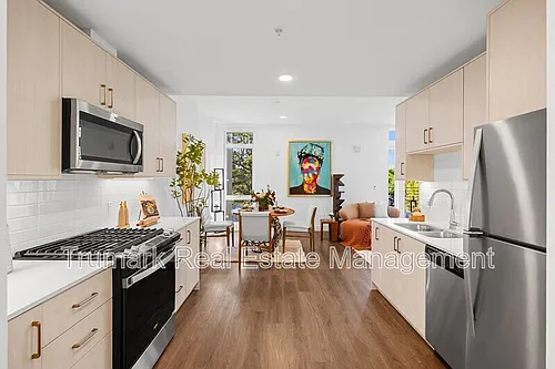 218 N El Molino Ave #303 Photo 1