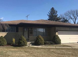 28272 Newland Dr, Warren, MI 48093