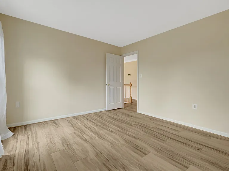 814 Autumn Breeze Ct — Photo 21
