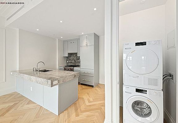 5th image of 250 E 21st St #6C