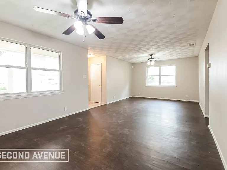 802 Memorial Dr — Photo 7