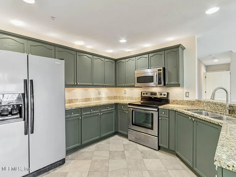 400 E Bay St #504 — Photo 65