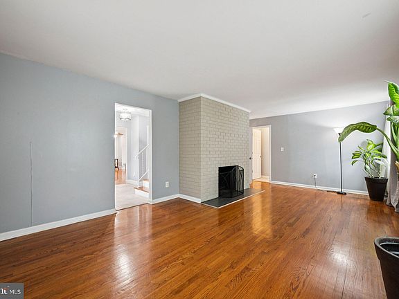 5th image of 111 Essenton Dr