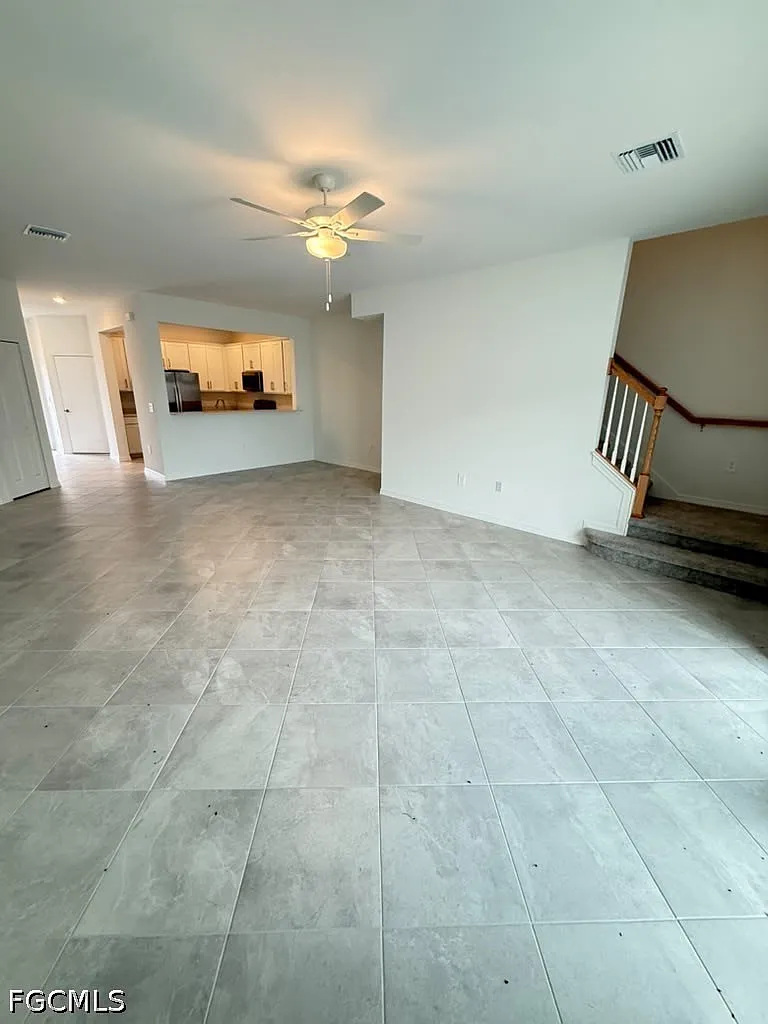3 bed, 2.5 bath, 1879 sqft, $2,300 — Photo 3