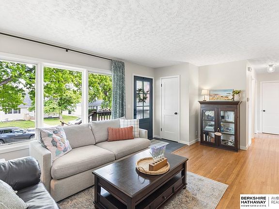 4th image of 3254 S 77th Ave