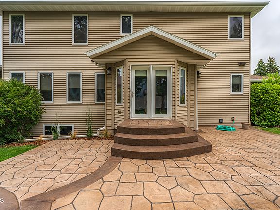 3rd image of 2423 Harding Ave