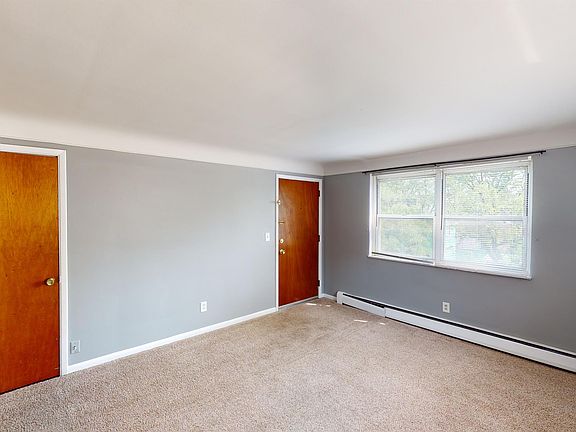3rd image of 82 Hillsdale St APT 4