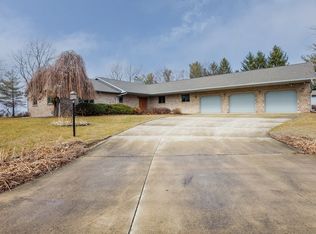 6 Pepper Wood Ct, Towanda, IL 61776