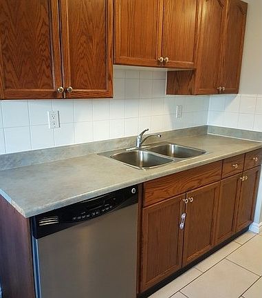 4th image of 10230 114th St NW