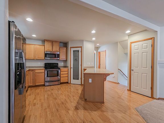 3rd image of 4108 84th Pl NE