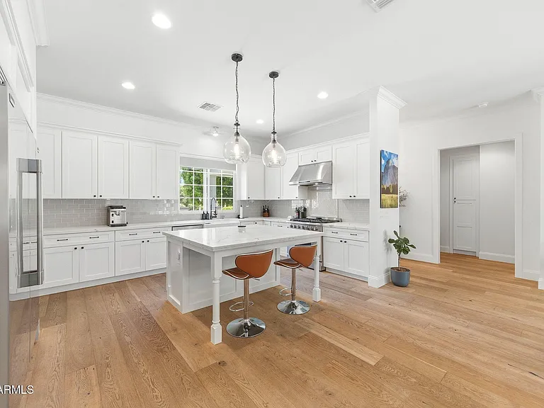 3655 E Piccadilly Rd — Photo 9