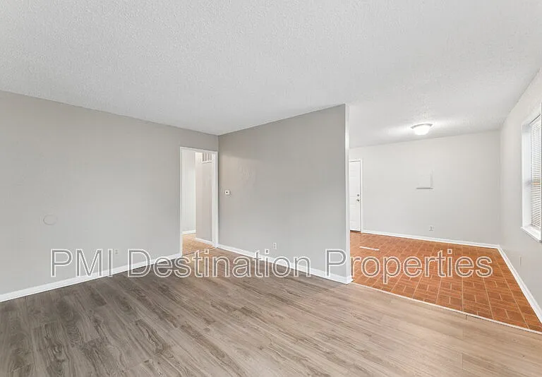 5431 N Indiana Ave — Photo 9