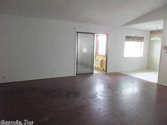 5th image of 903 Jones Dr