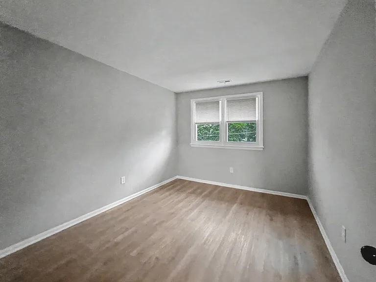 200 E Maple Ave — Photo 17