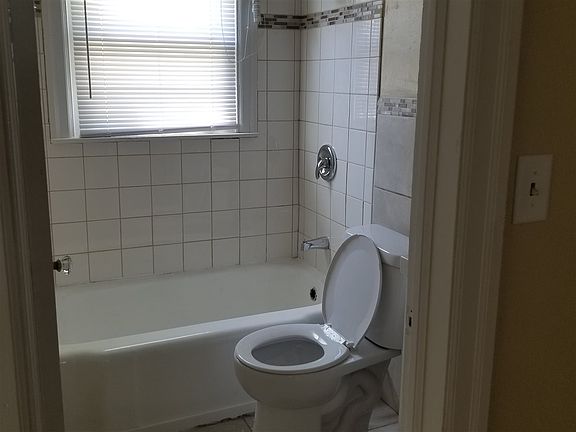 2nd image of 2415 Blaisdell St